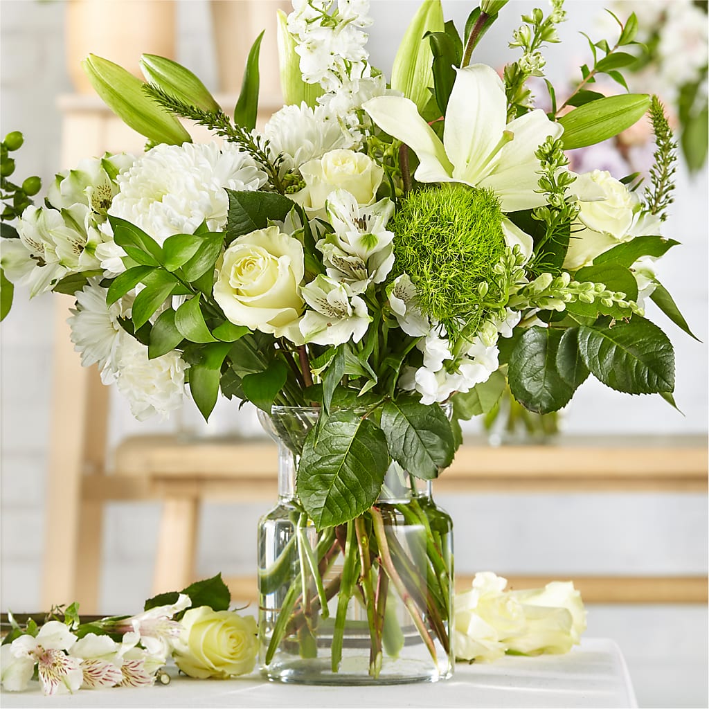 Classic Ivory – A Florist Original – Secret Garden Atx, Hutto TX