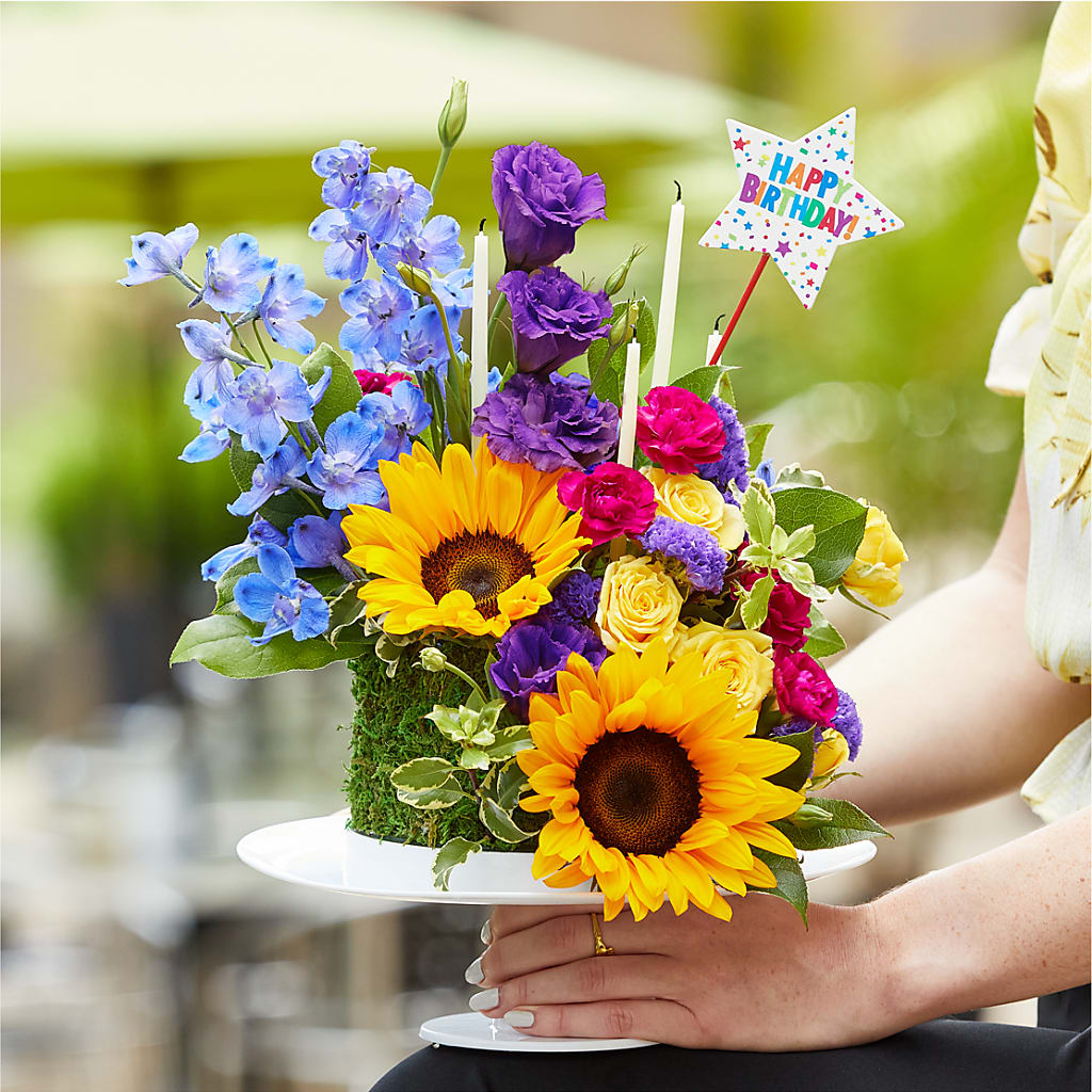 Star of the Day Floral Cake – Secret Garden Atx, Hutto TX