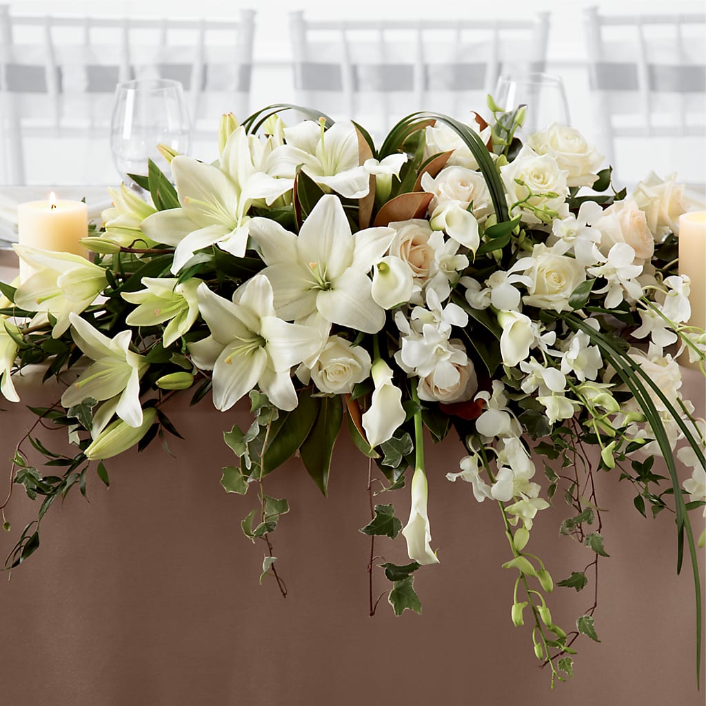 White Linen Arrangement – Secret Garden Atx, Hutto TX