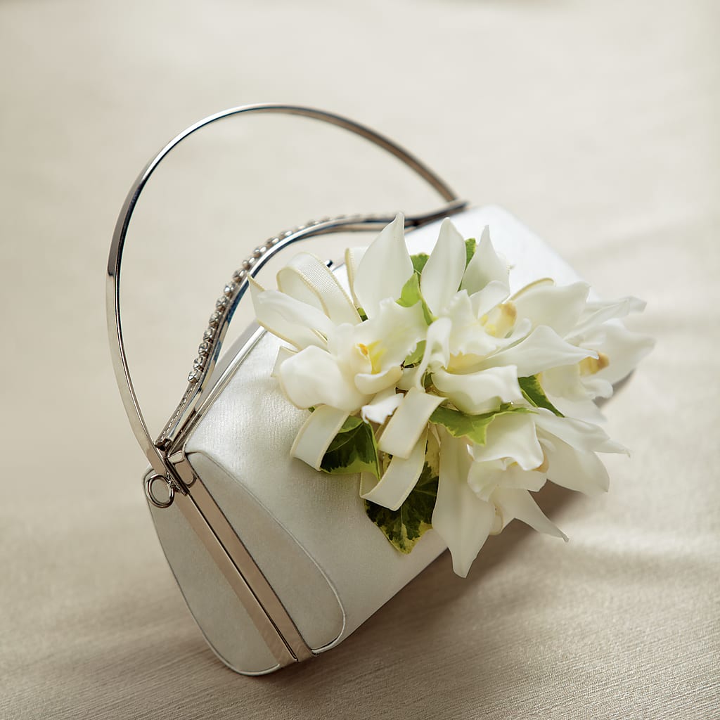 White Purse Decor – Secret Garden Atx, Hutto TX